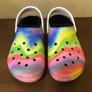 NEW Unisex Classic Fur Lined Rainbow Tye Dye Crocs Clogs Women's Size 10/Mens 8